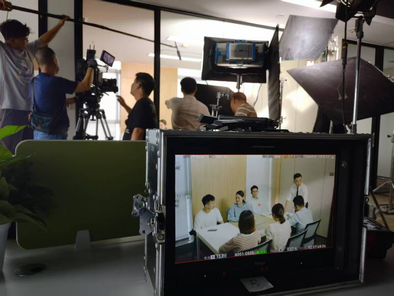 托克托县TVC拍摄公司：科技产品视觉化大师，诠释未来感与功能美学